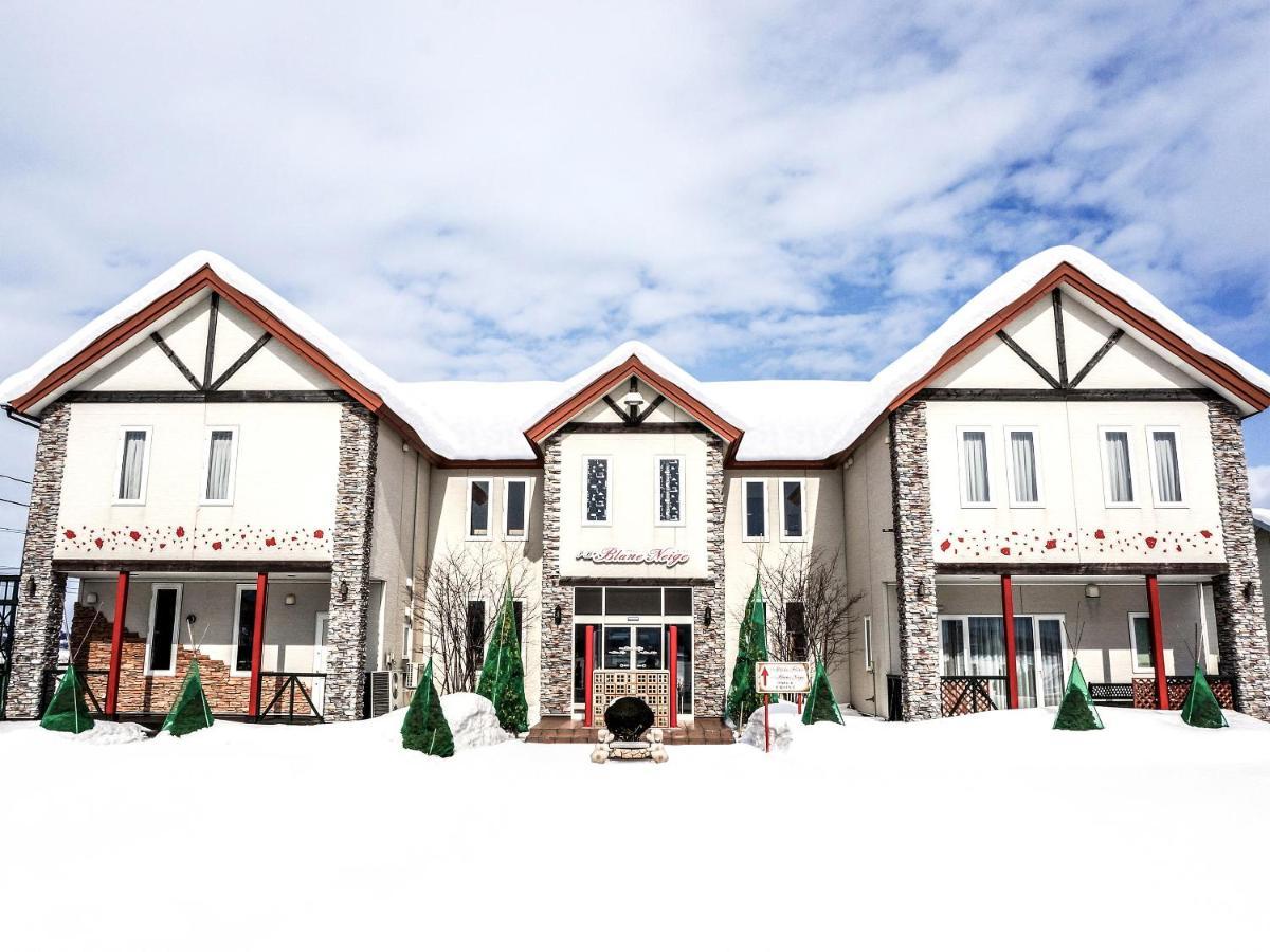 Nakafurano Petit Hotel Blaneneige מראה חיצוני תמונה