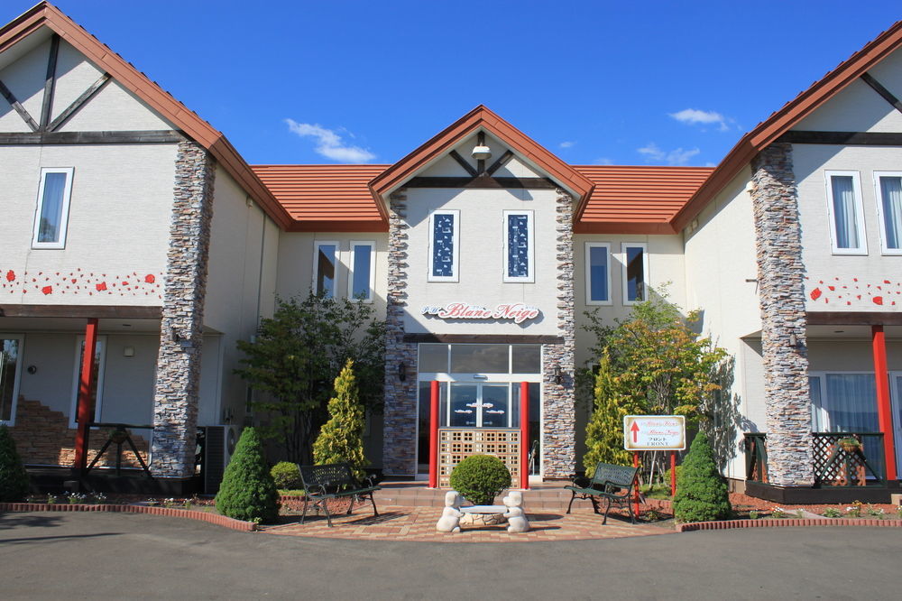 Nakafurano Petit Hotel Blaneneige מראה חיצוני תמונה